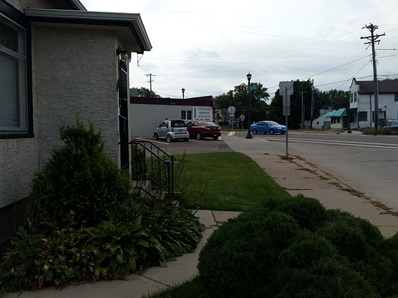 4th image of 666 Parkway Dr
