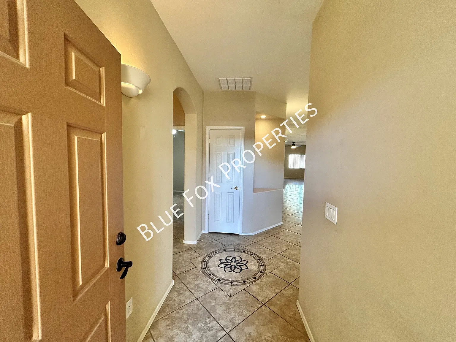 8171 S Camino Serpe — Photo 2