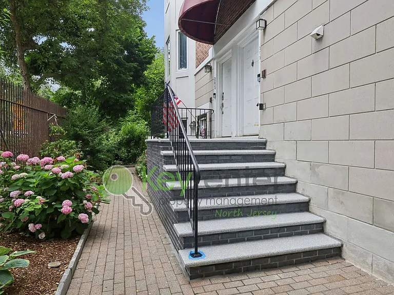 202 Saint Michaels Walk — Photo 1