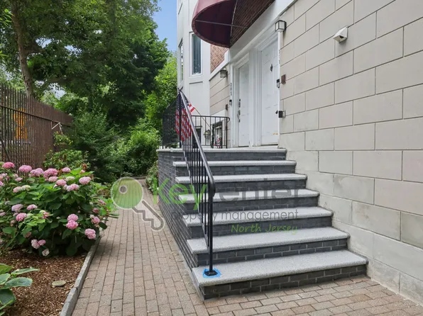 202 Saint Michaels Walk, Union City, NJ 07087