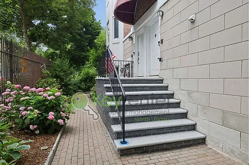 202 Saint Michaels Walk Photo 1