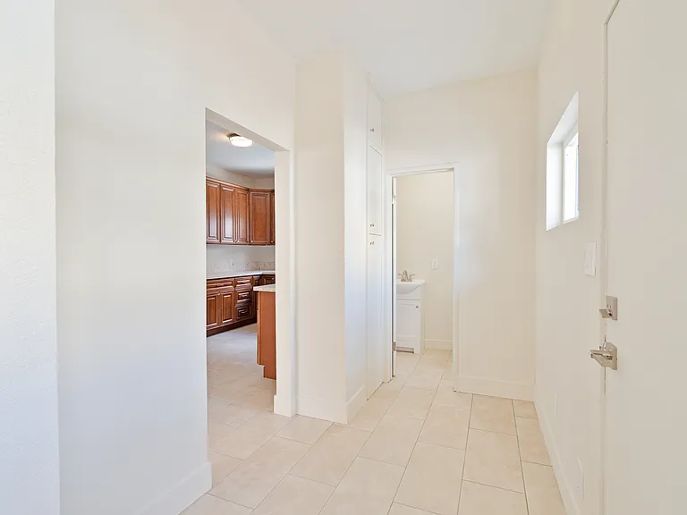 2214 Thomas St — Photo 22