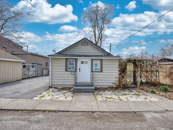 15 Loomis Cres E, Fort Erie, ON L0S 1B0