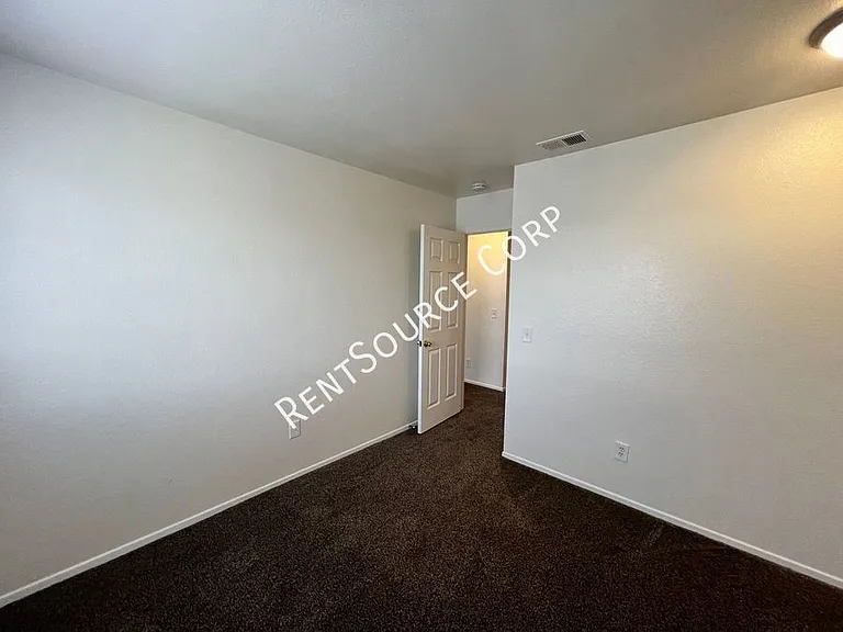 2910 B St #6 — Photo 10