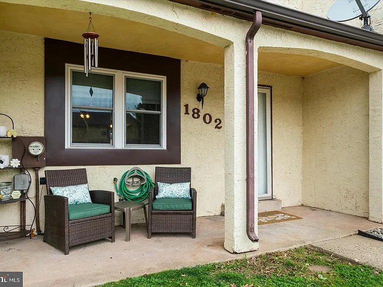 1802 Walnut Ridge Est — Photo 2