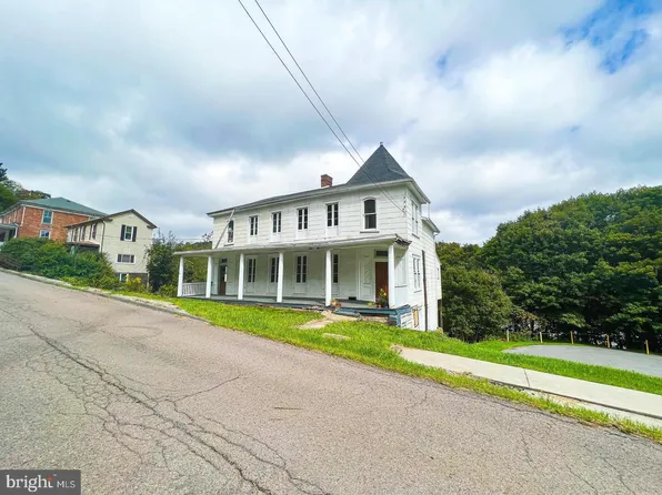 24 Church St, Lonaconing, MD 21539