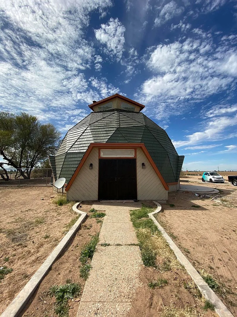 Iconic Dome House for Rent Unique Country Living with Pet-Friendly Space Near Holtville — Photo 1