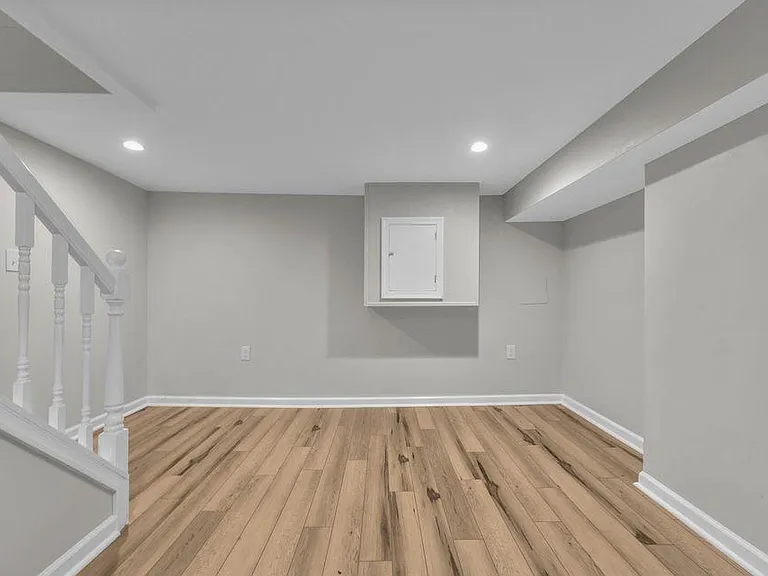 2042 E Fayette St — Photo 17