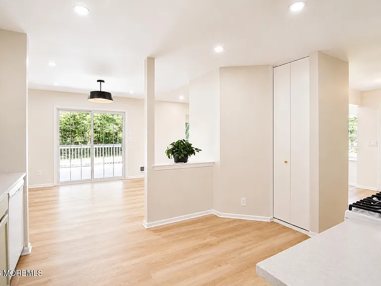 99 Oak Ln — Photo 8