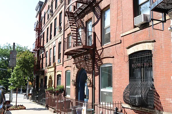 Rented by Nooklyn NYC LLC | media 30