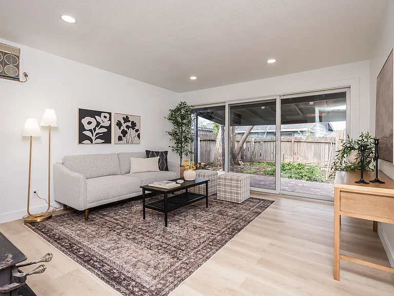 5201 Sky Pkwy — Photo 4