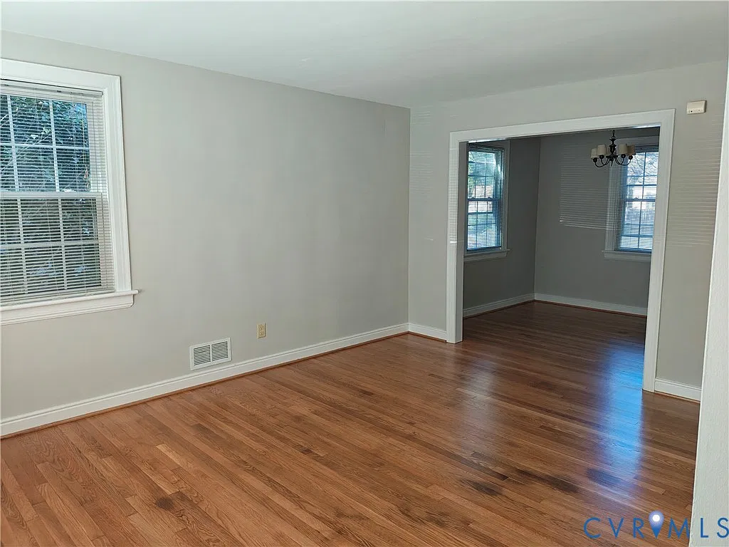 3 bed, 1.0 bath, 888 sqft, $2,200 — Photo 3
