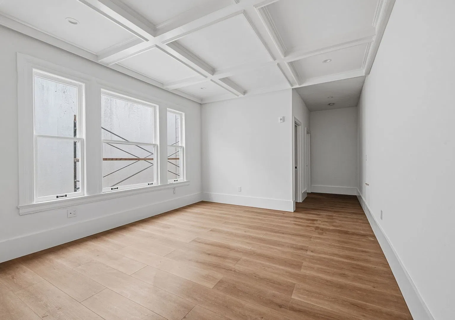 1BD/1BA with In-Unit Laundry in Pacific Heights — Photo 4