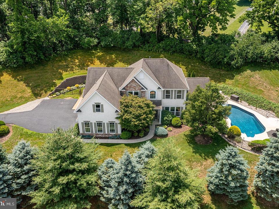 1st image of 16 Winding Brook Dr