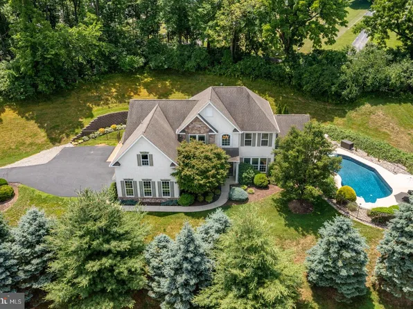 16 Winding Brook Dr, Sinking Spring, PA 19608