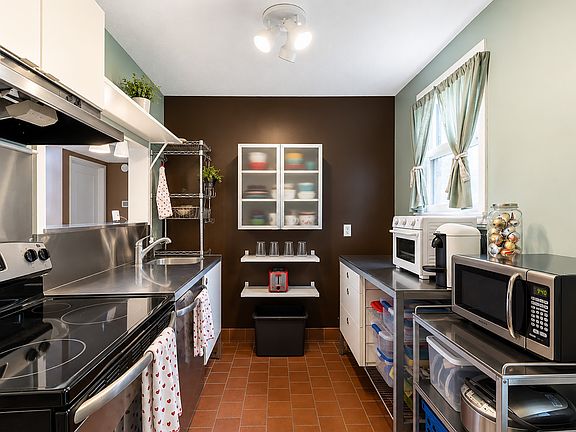 4th image of 1708 Fatherland St