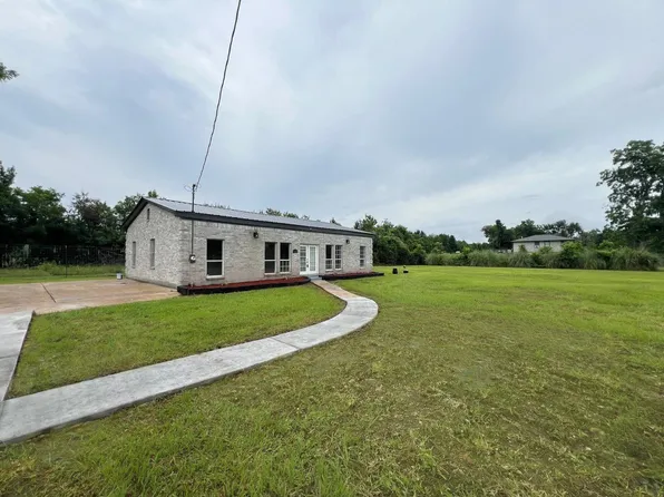 638 Kelly Ln, Holiday Lakes, TX 77515