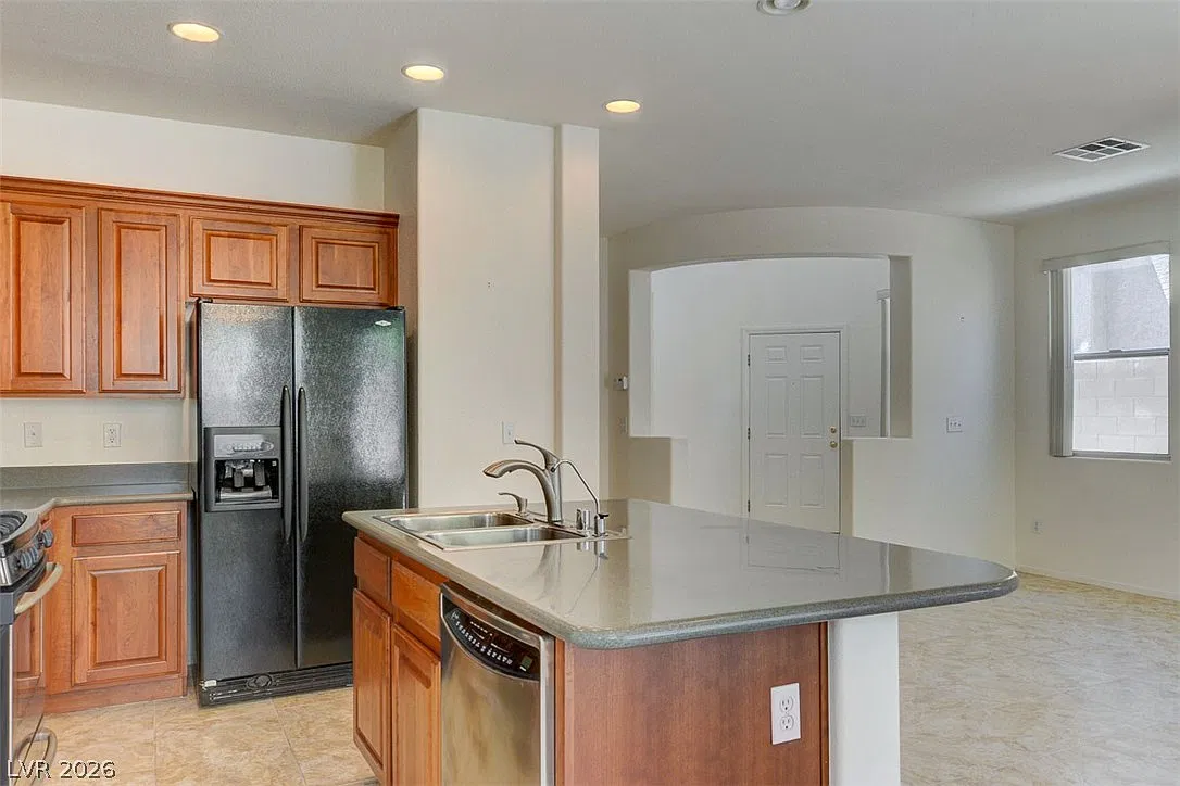 3 bed, 2.5 bath, 1769 sqft, $2,075 — Photo 3