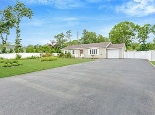9 Sweetbriar Dr, Mastic, NY 11950