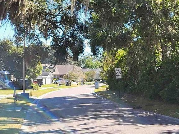 Exterior Neighborhood (street photo)