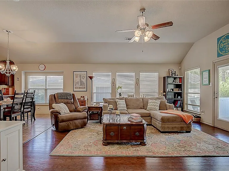 5009 Holliday Dr — Photo 19