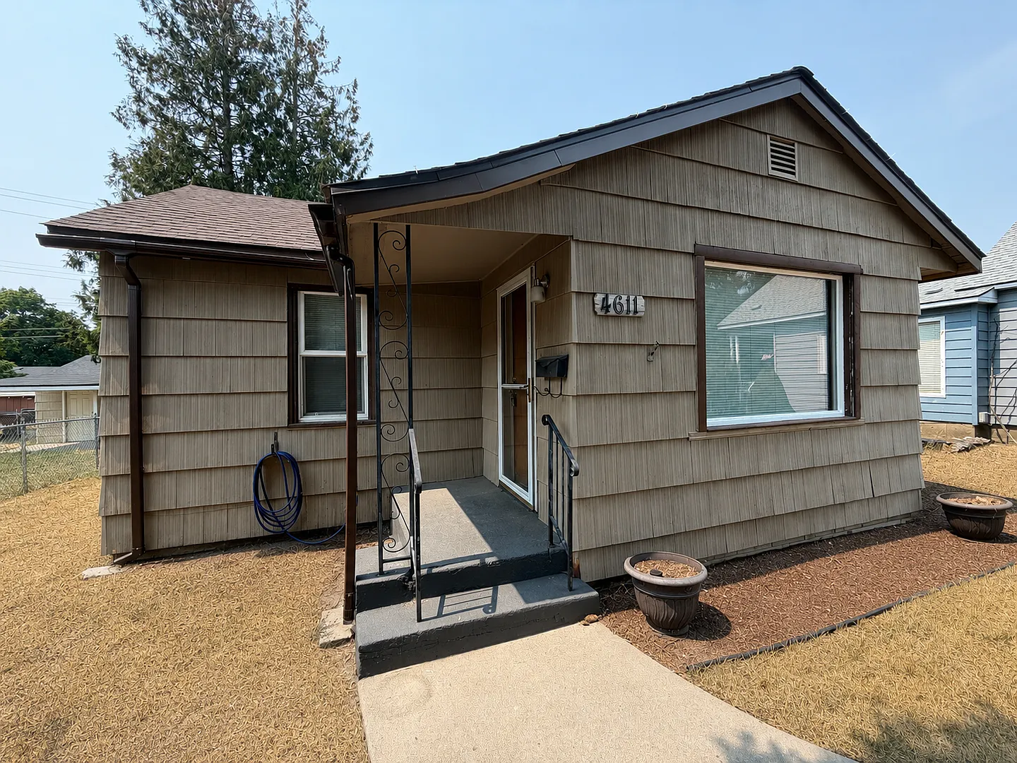 Adorable Shadle Bungalow - 2 Bed, 1 Bath — Photo 1
