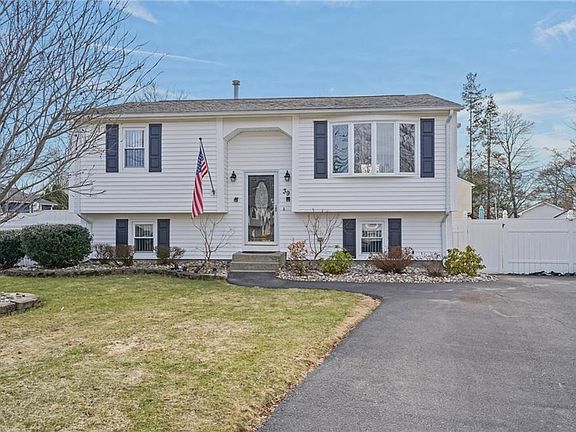 2nd image of 39 Gateway Ct