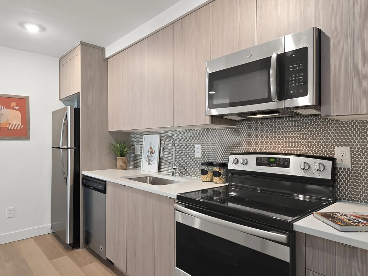 Viola Apartments — Photo 1