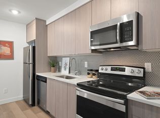 Viola, Seattle, WA 98122