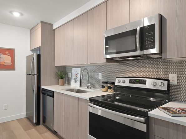 3200 E Union St #302