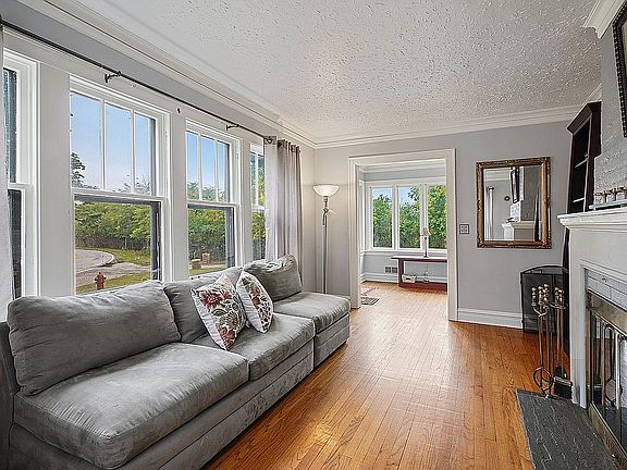 4th image of 1675 Orchard Ln