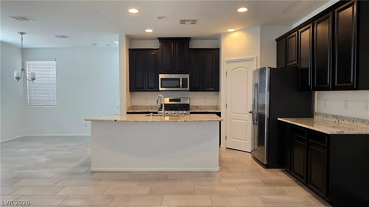 3 bed, 2.5 bath, 1680 sqft, $2,050 — Photo 3