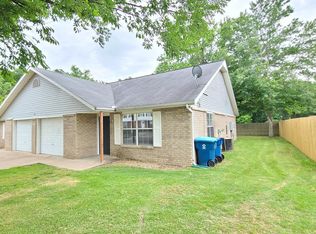 601 Braithwaite St #B, Bentonville, AR 72712