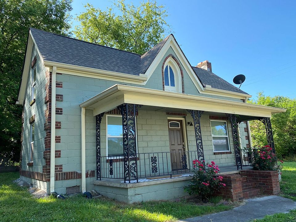 1st image of 222 Dooley St NE