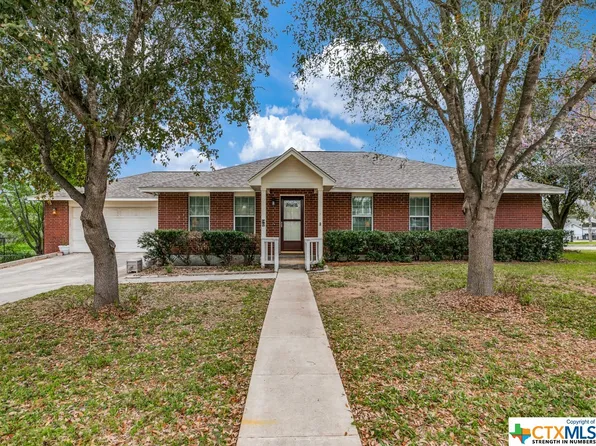 1402 F St, Floresville, TX 78114