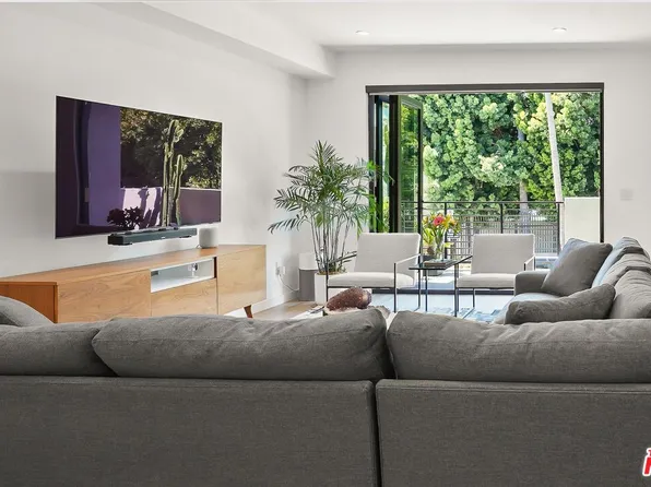 926 N Ridgewood Pl, Los Angeles, CA 90038