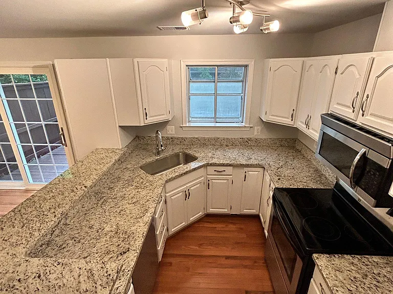 8021 Merry Oaks Ct — Photo 19