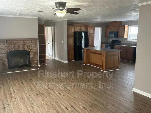 2420 Creekside Dr, Sharon, SC 29742