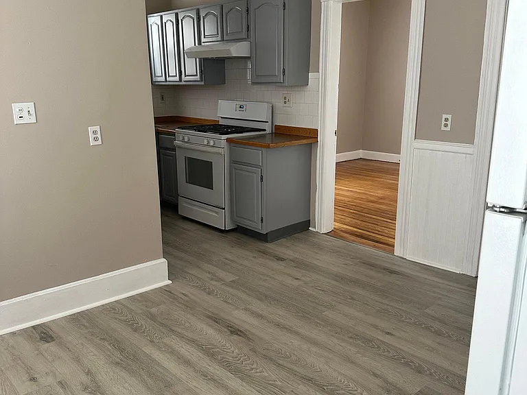 129 Webster Ave #1 — Photo 4