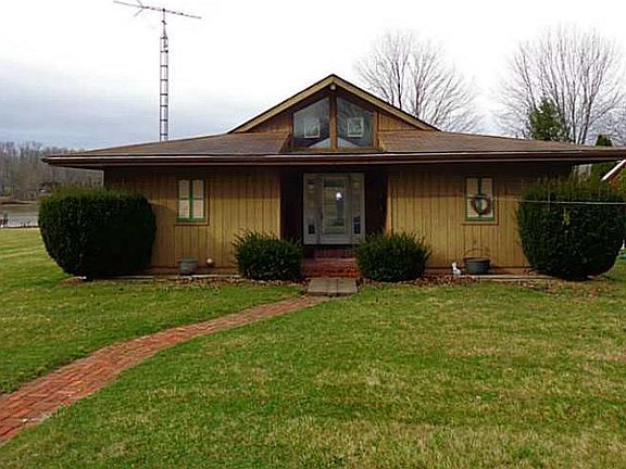 3rd image of 1568 N Santee Dr