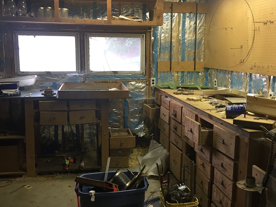 Work shop in the garage area