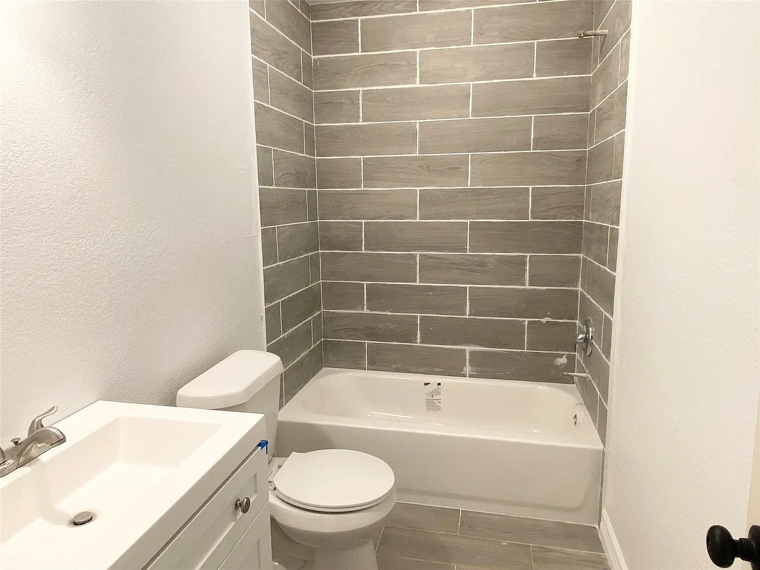 2 bed, 1.0 bath, 1522 sqft, $1,300 — Photo 3