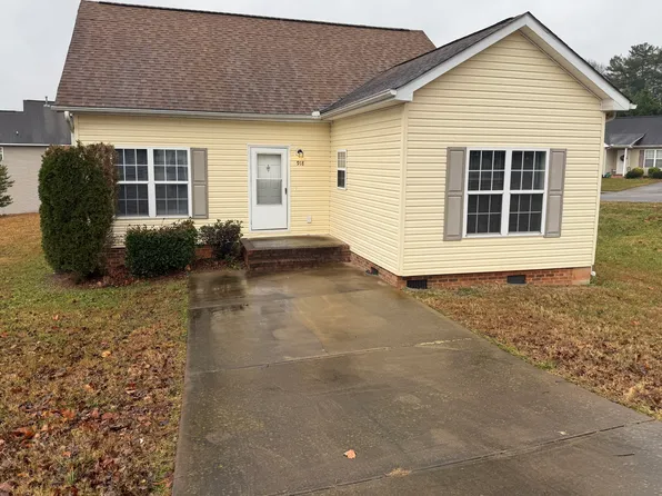 918 Faye St, Statesville, NC 28677