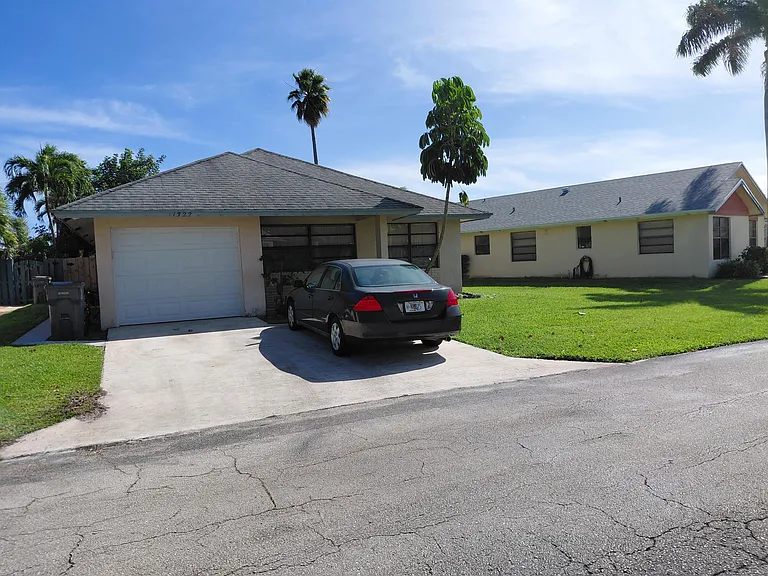 1322 Pines Ln — Photo 28