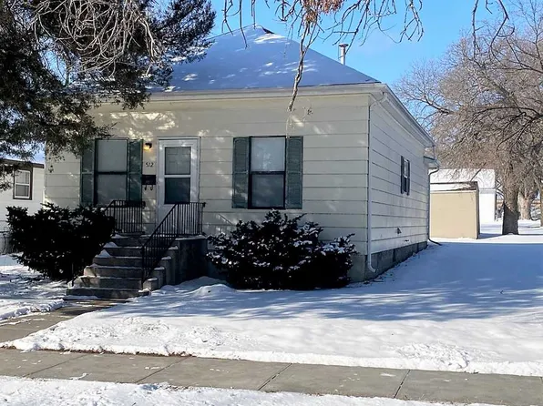 512 W 3rd St, McCook, NE 69001