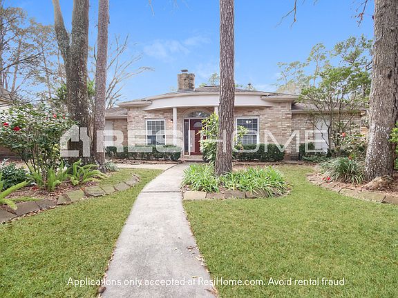 3rd image of 2054 Parkdale Dr
