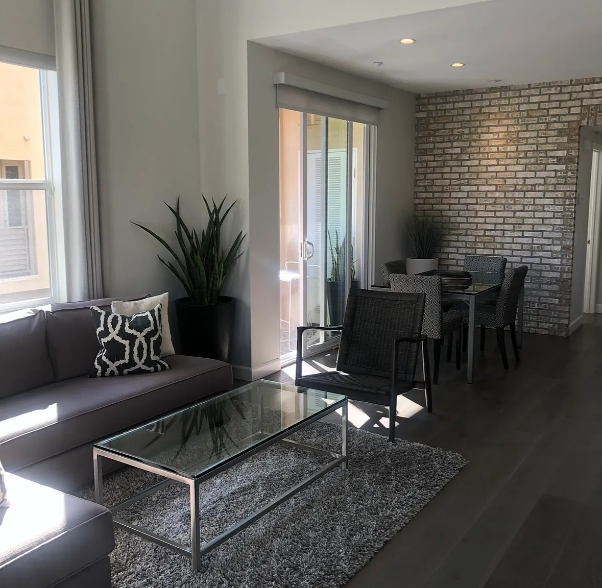 2 bed, 1401 sqft, $4,200 — Photo 4