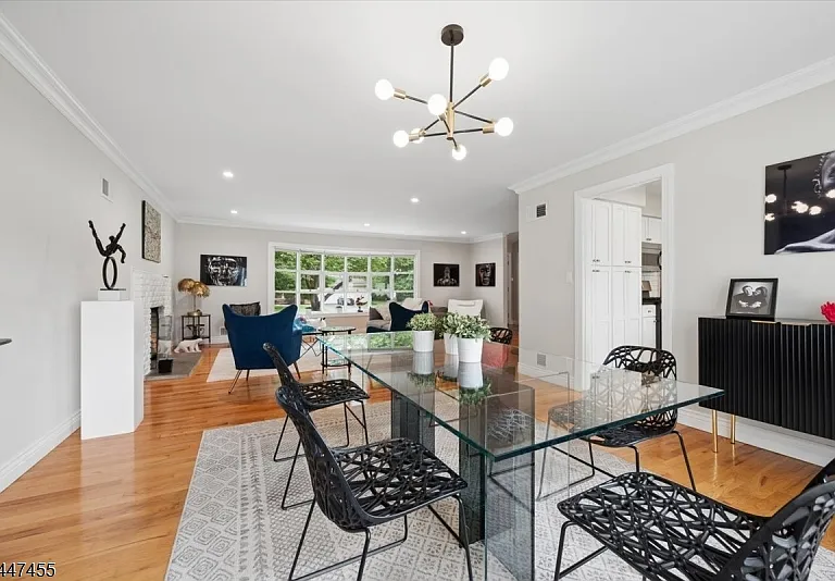 135 Commonwealth Ave — Photo 9