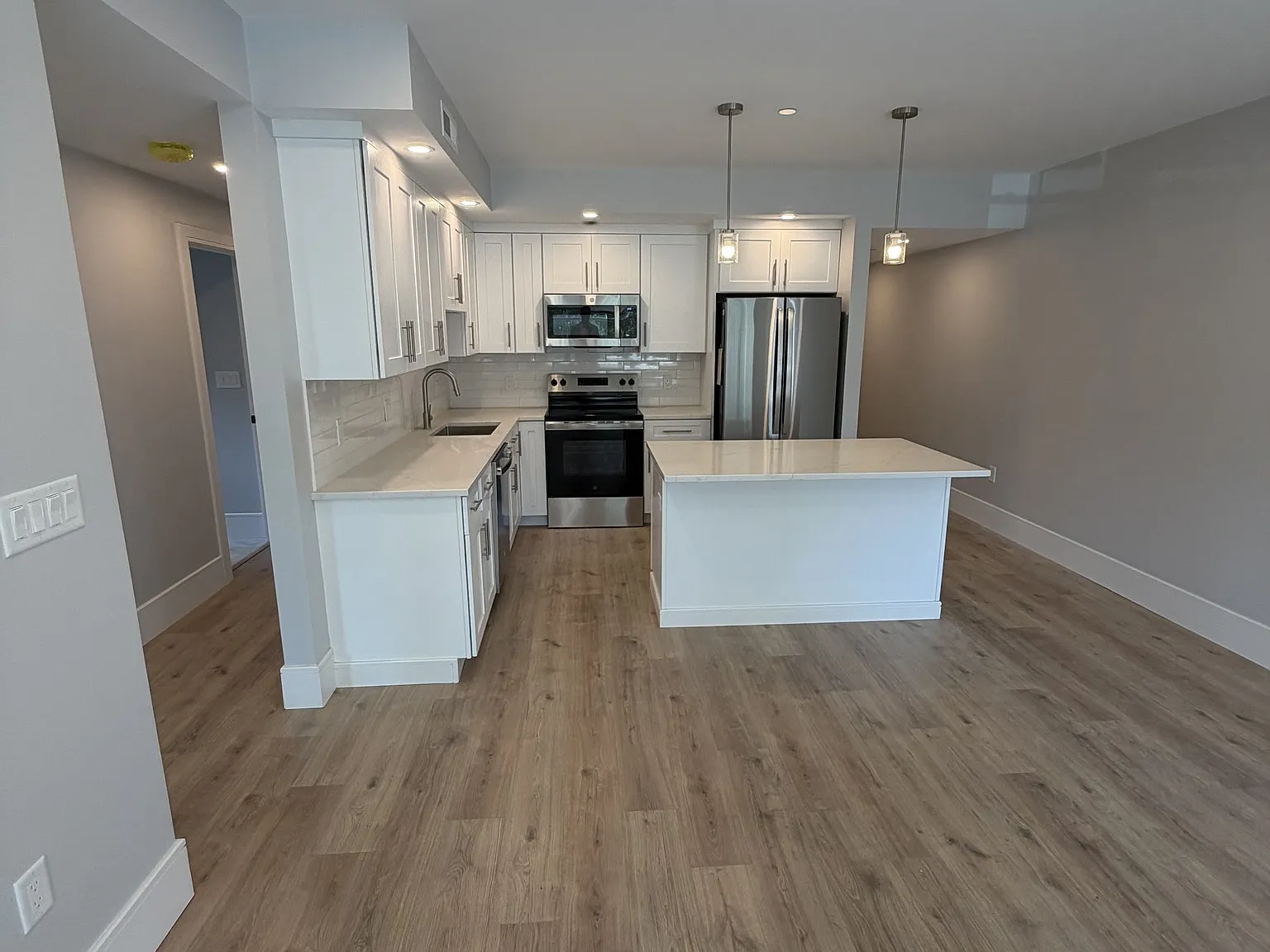 2 bed, 1200 sqft, $3,700 — Photo 4