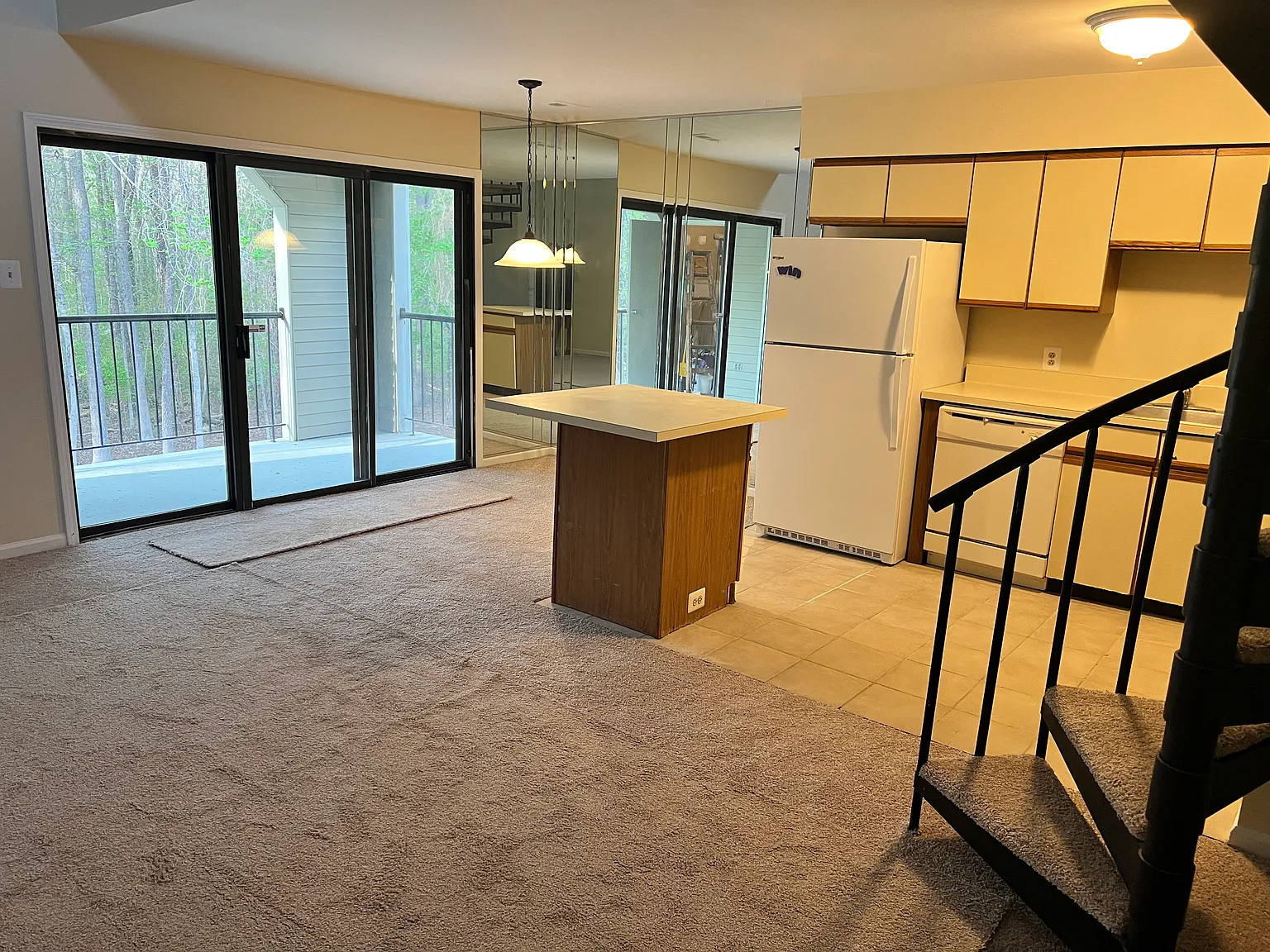 2 bed, 1112 sqft, $2,200 — Photo 3